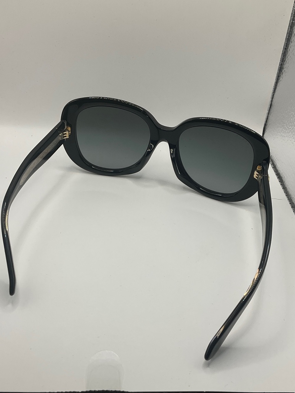Gucci Black Oversized Square Sunglasses with Gold Logo - Picture 8 of 8